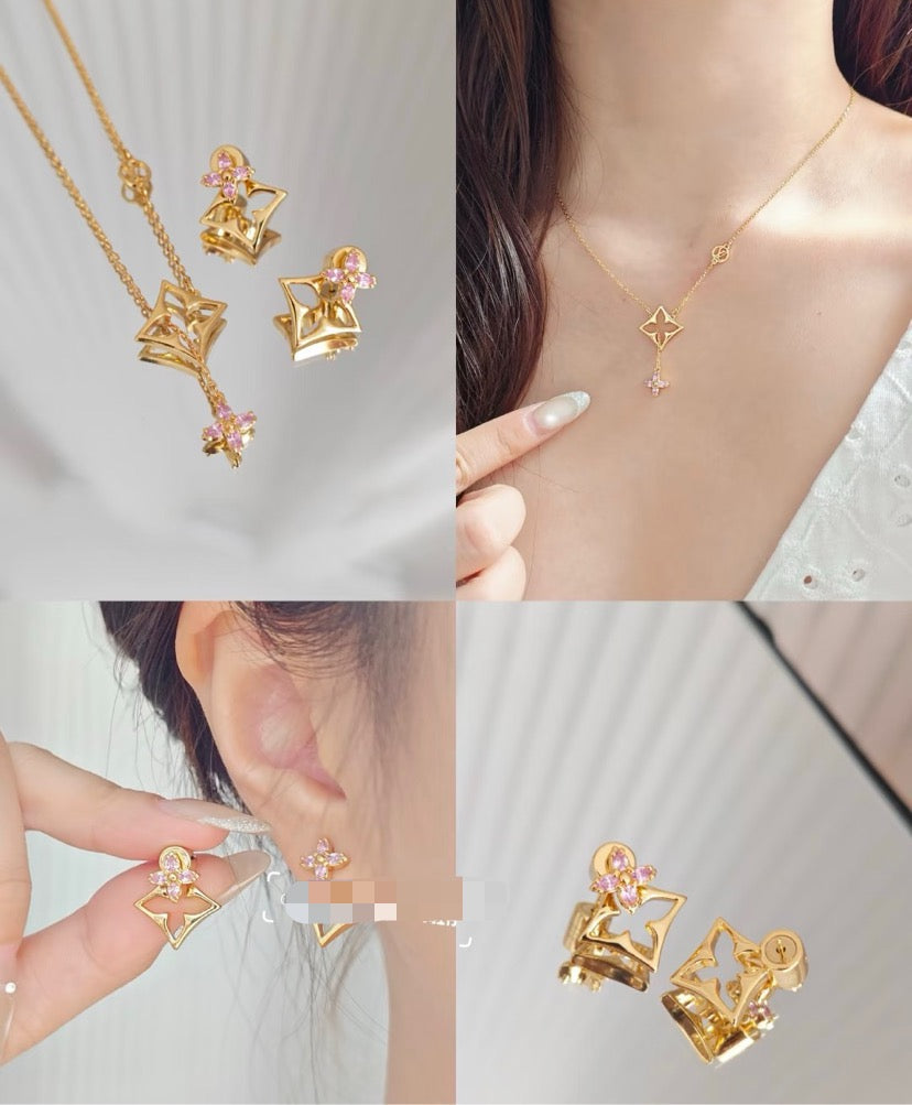 Clover Stud Earrings in Gold-Tone – Clover Detail front product view