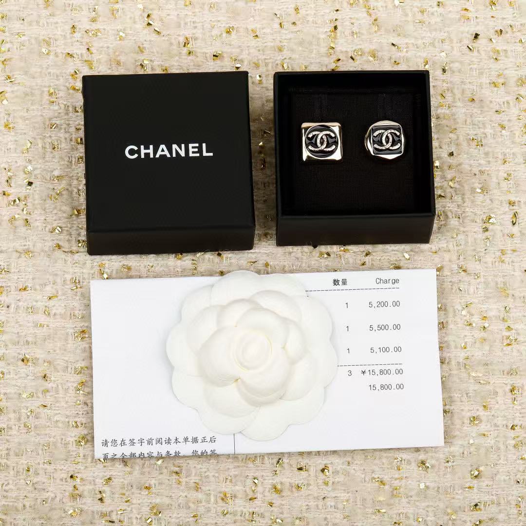 Double-C Emblem Stud Earrings in Polished Metal-Tone – Design 351 detail view