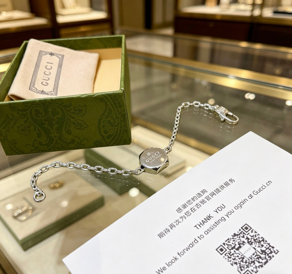 Double-G Emblem Bracelet in Polished Metal-Tone – Vintage Detail – Design 003 side detail