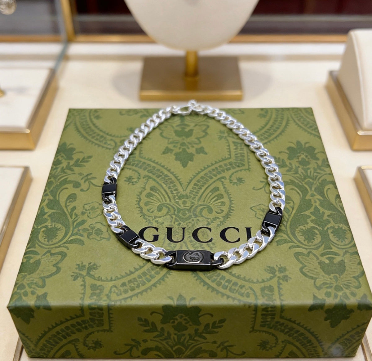 Double-G Emblem Pendant Necklace in Polished Metal-Tone – Design 060 side detail
