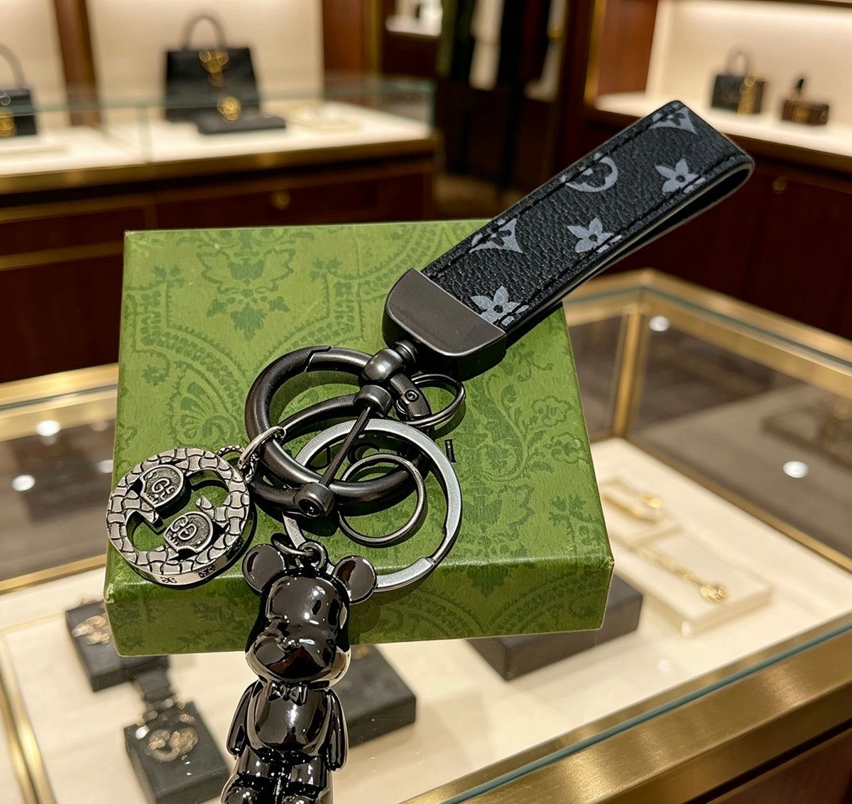 Double-G Emblem Keychain in Polished Metal-Tone – Design 013 close-up detail