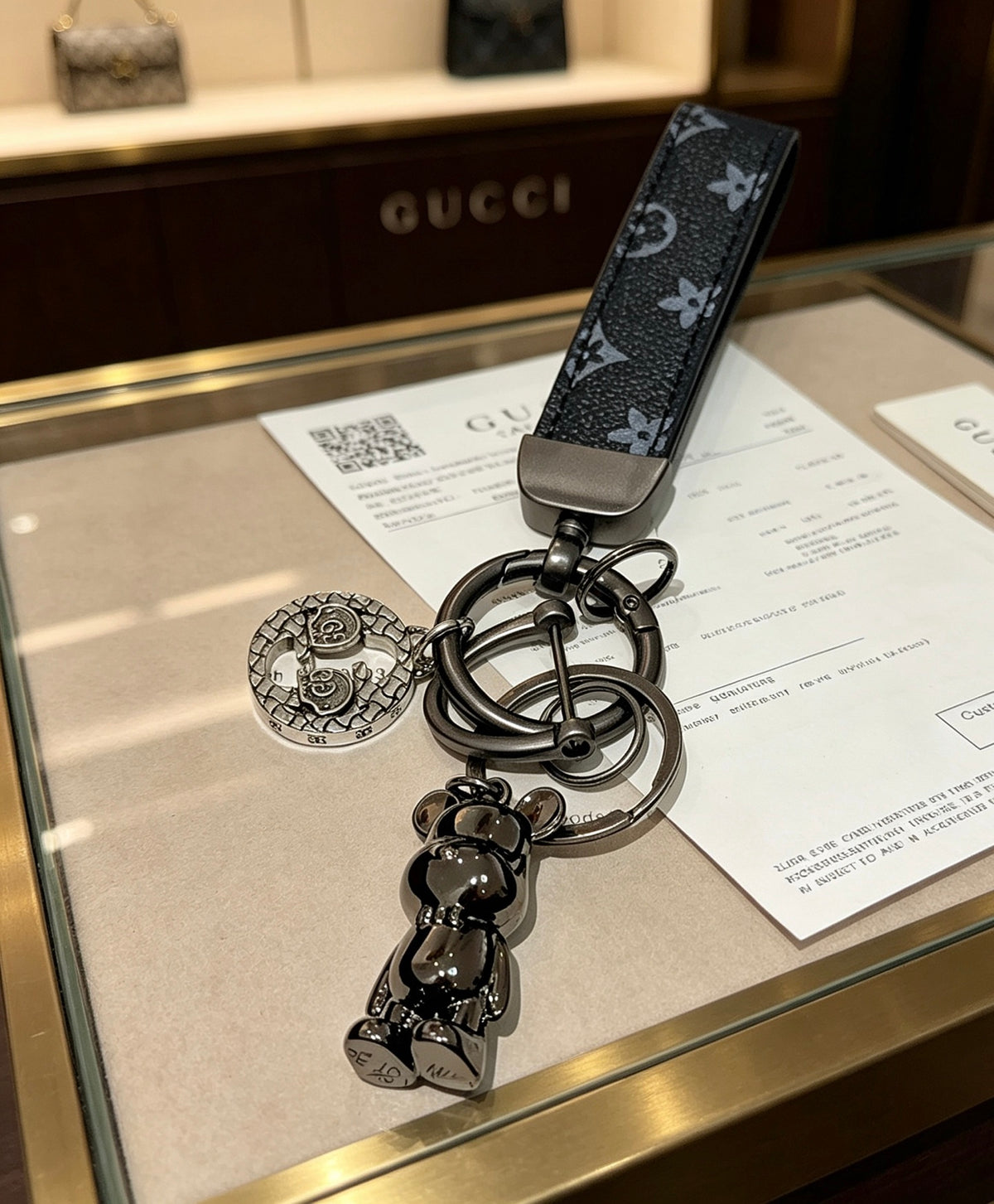 Double-G Emblem Keychain in Polished Metal-Tone – Design 013 side detail