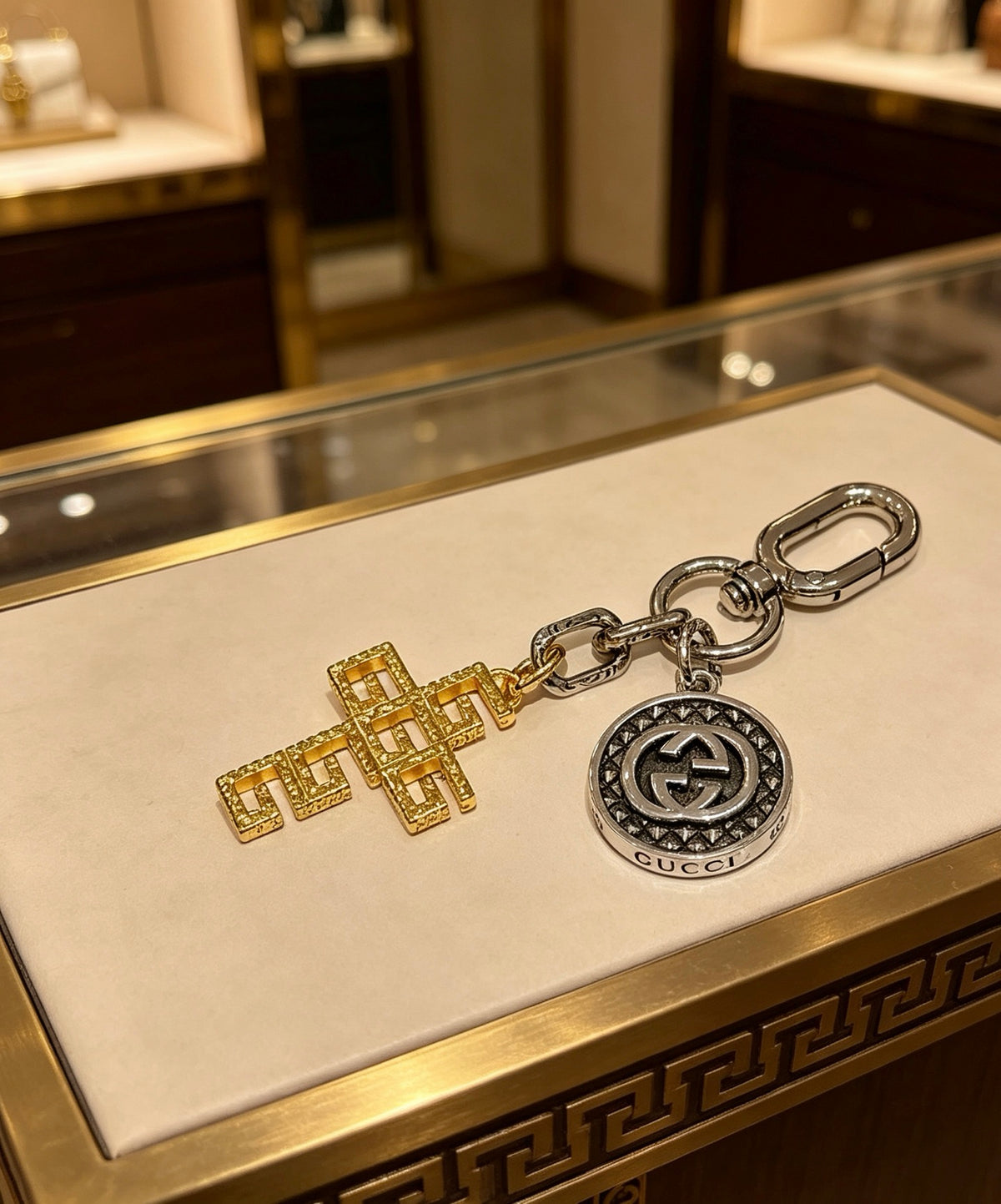 Double-G Emblem Keychain in Polished Metal-Tone – Design 012 detail view
