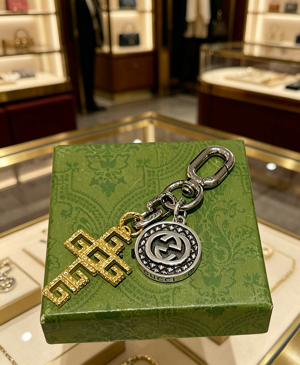 Double-G Emblem Keychain in Polished Metal-Tone – Design 050 front product view