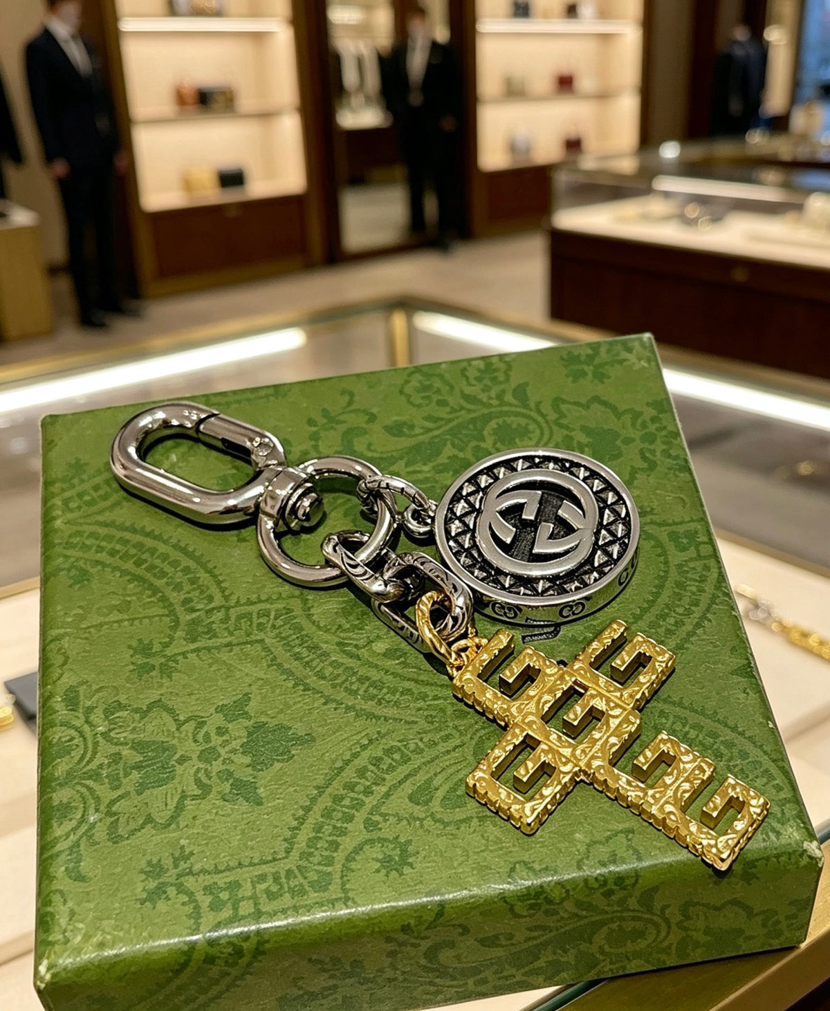 Double-G Emblem Keychain in Polished Metal-Tone – Design 050 close-up detail