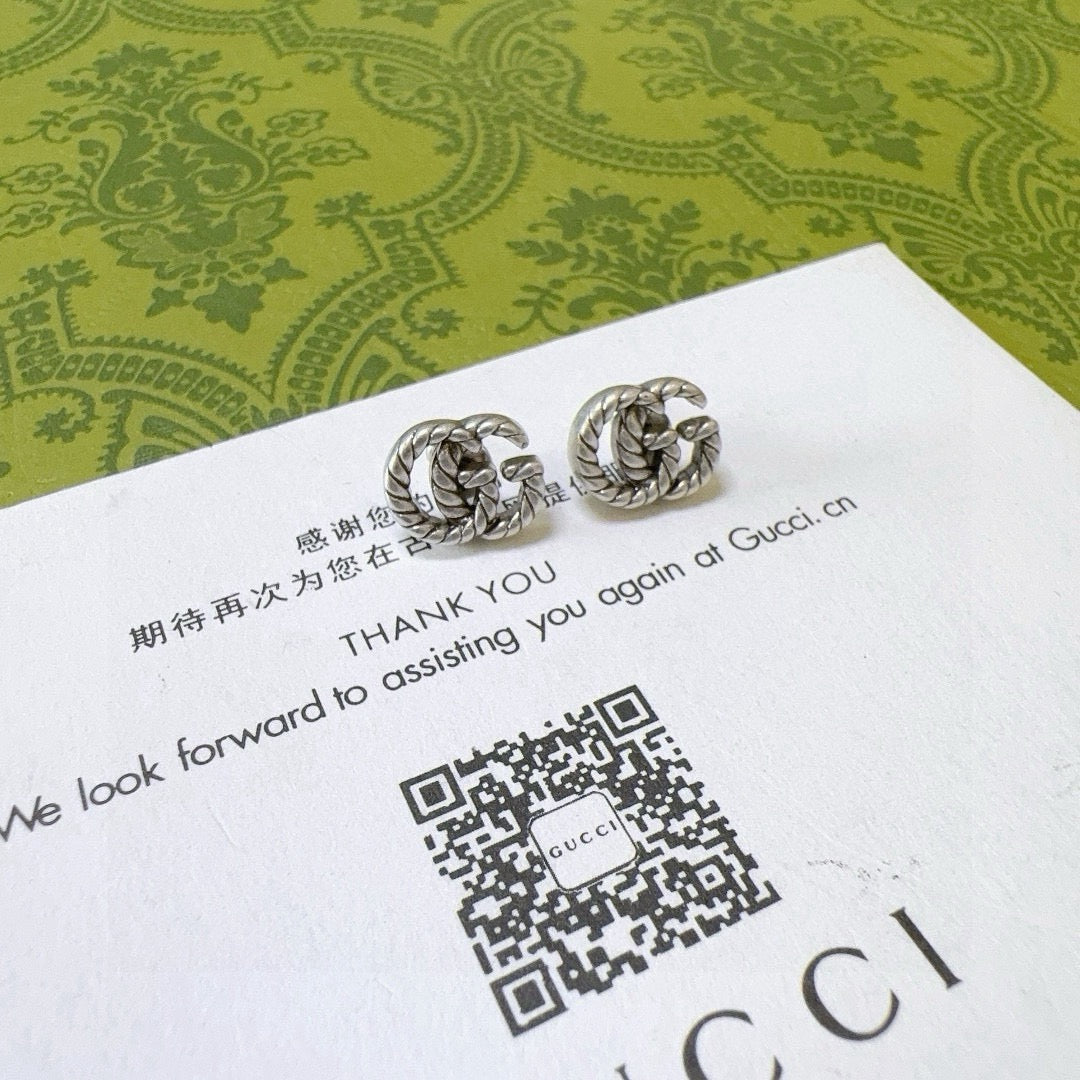 Double-G Emblem Stud Earrings in Polished Metal-Tone – Vintage Detail – Design 009 detail view