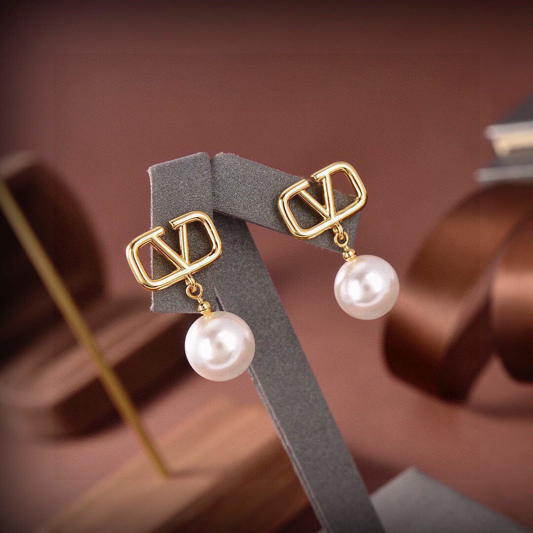 Signature Emblem Stud Earrings in Gold-Tone – Design 17 side detail