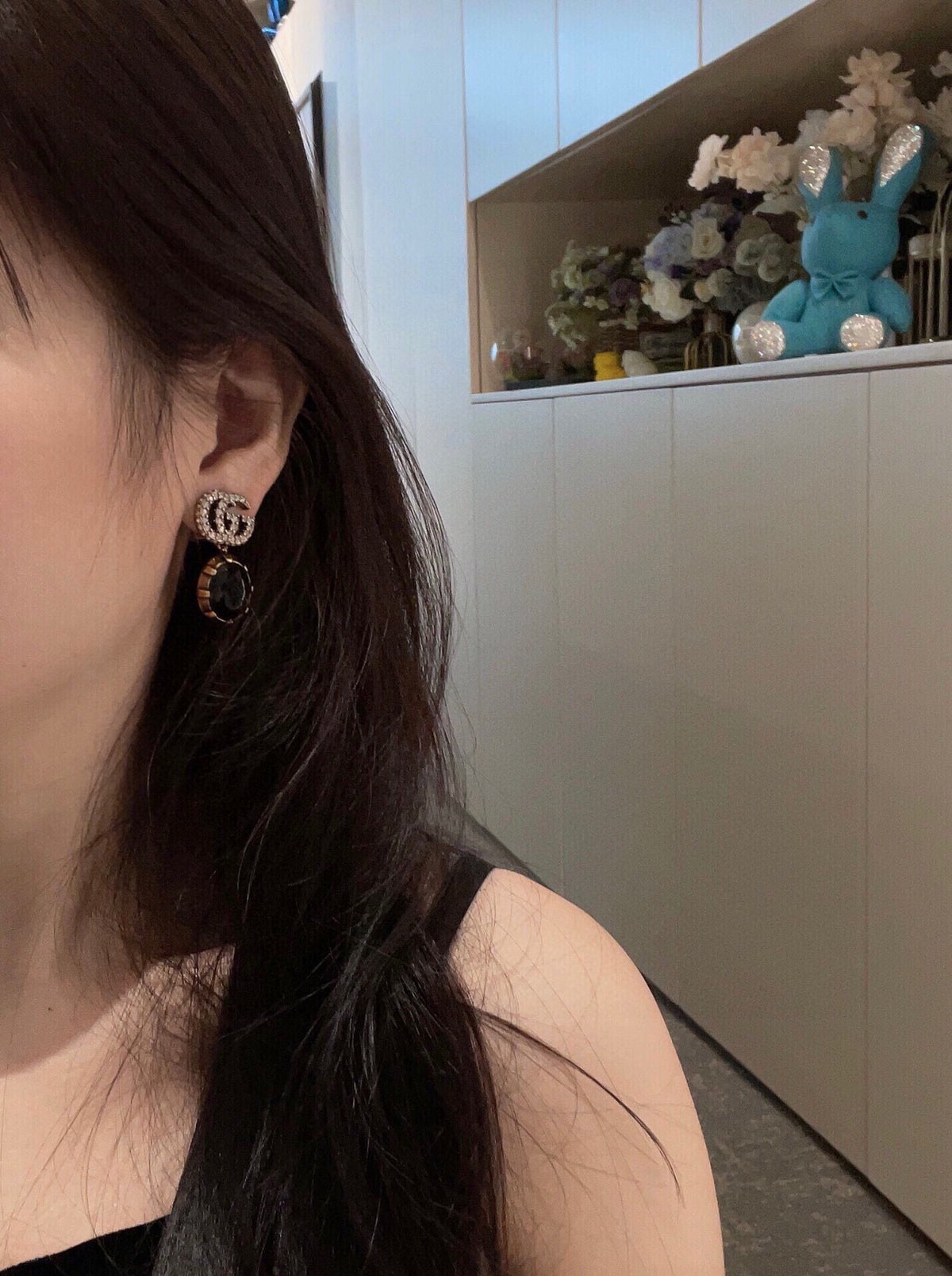Double-G Emblem Stud Earrings in Black-Tone – Black Detail detail view