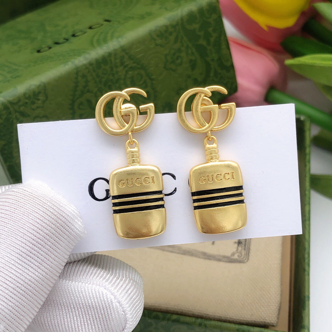 Double-G Emblem Stud Earrings in Polished Metal-Tone – Design 016 main product view