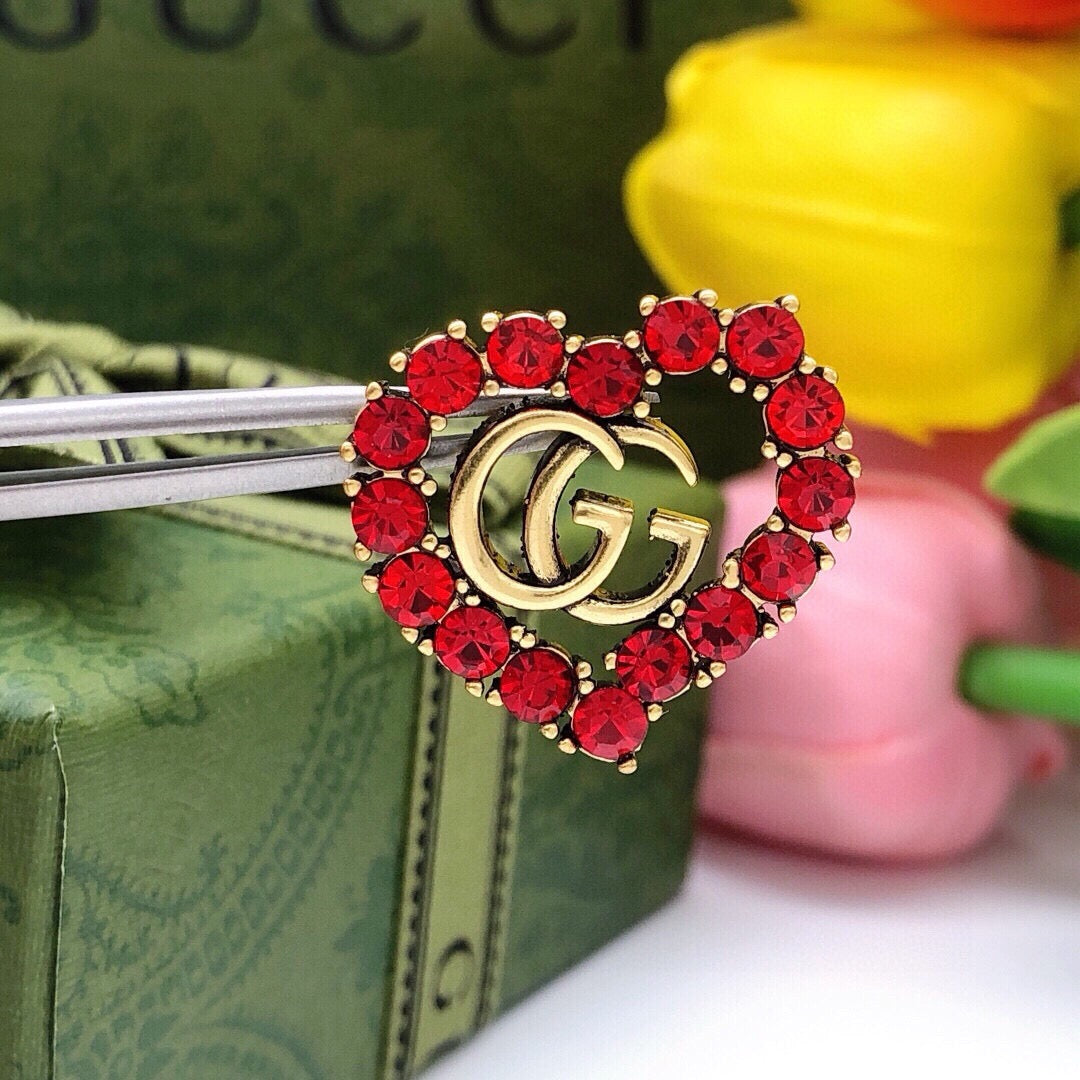 Double-G Emblem Stud Earrings in Polished Metal-Tone – Design 015 detail view
