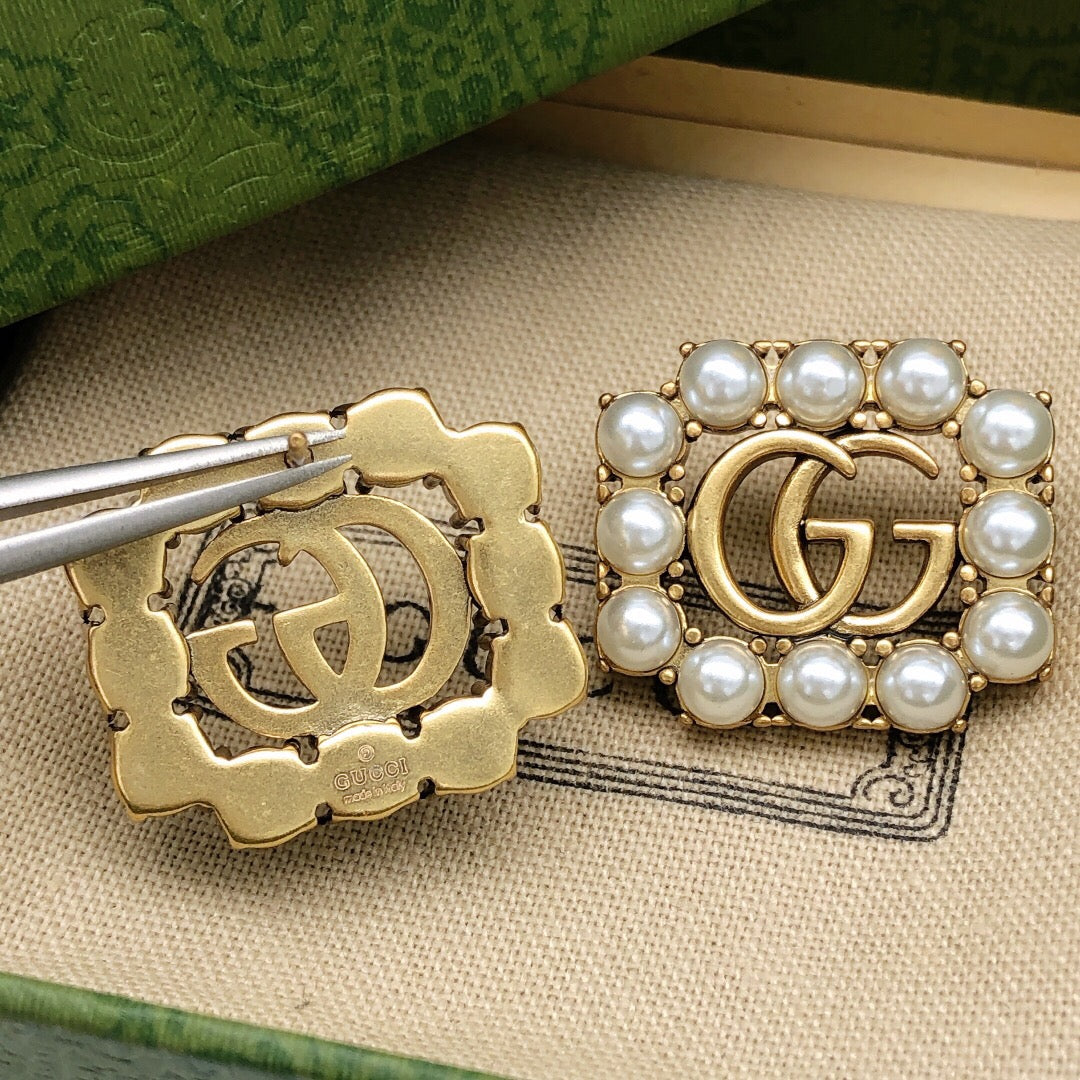 Double-G Emblem Stud Earrings in Polished Metal-Tone – Vintage Detail – Design 008 close-up detail