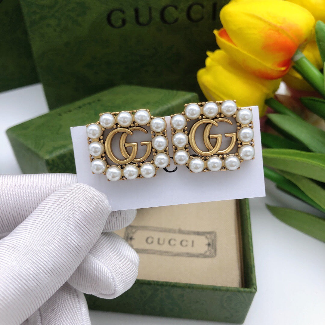 Double-G Emblem Stud Earrings in Polished Metal-Tone – Vintage Detail – Design 008 side detail