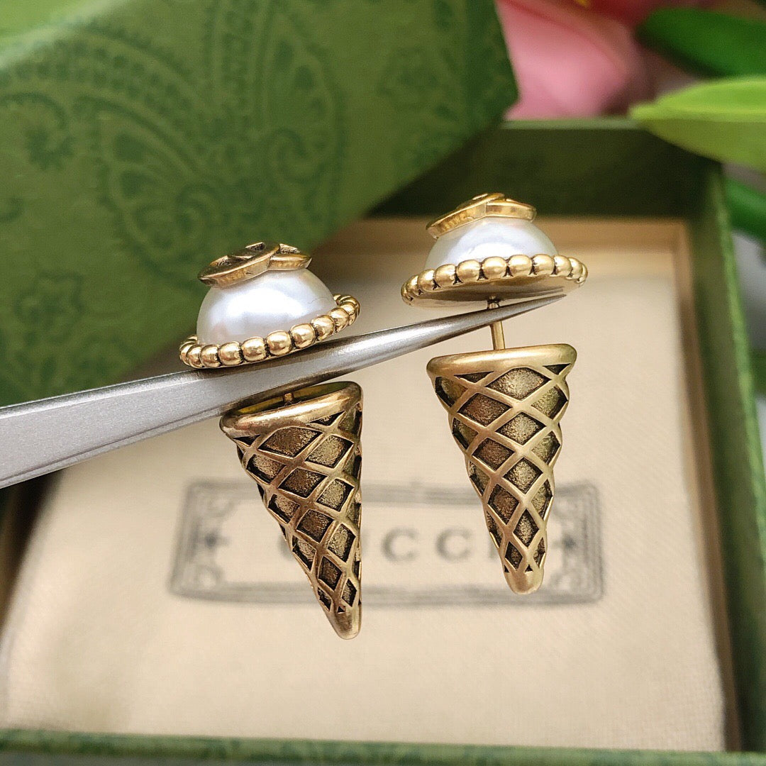 Double-G Emblem Stud Earrings in Polished Metal-Tone – Vintage Detail – Design 007 main product view