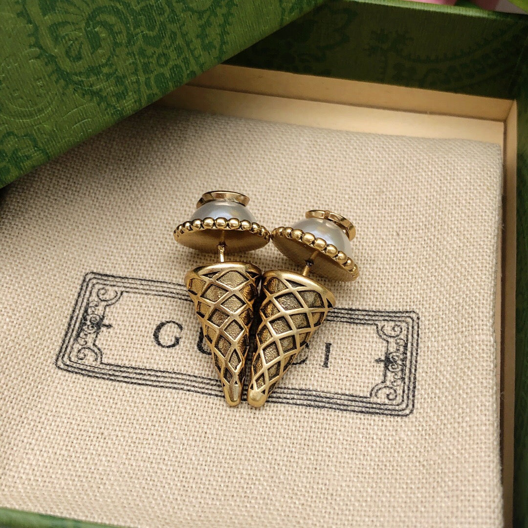 Double-G Emblem Stud Earrings in Polished Metal-Tone – Vintage Detail – Design 007 side detail
