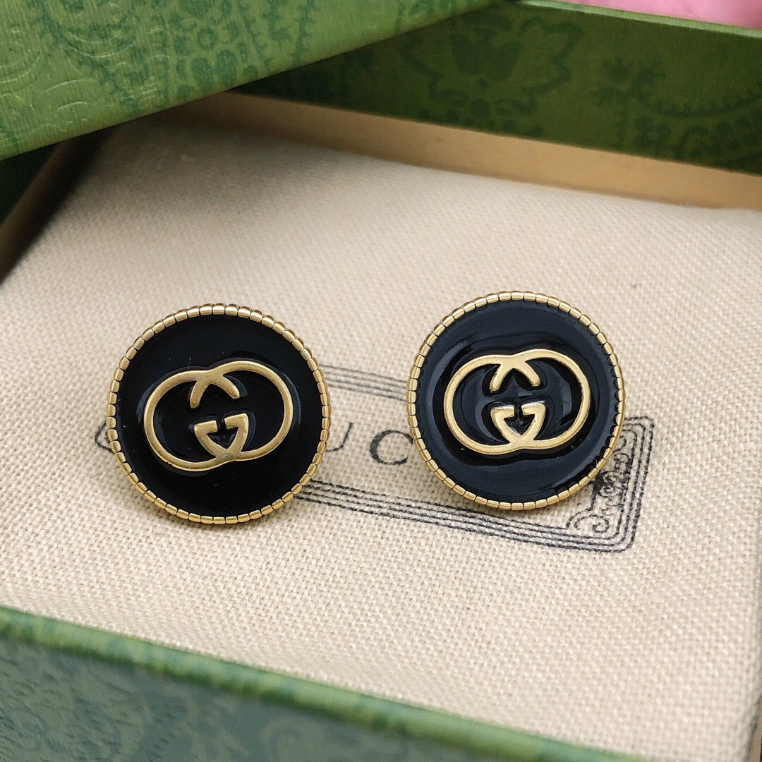 Double-G Emblem Stud Earrings in Polished Metal-Tone – Design 012 close-up detail