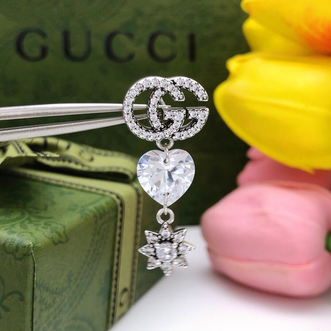 Double-G Emblem Stud Earrings in Polished Metal-Tone – Design 011 detail view