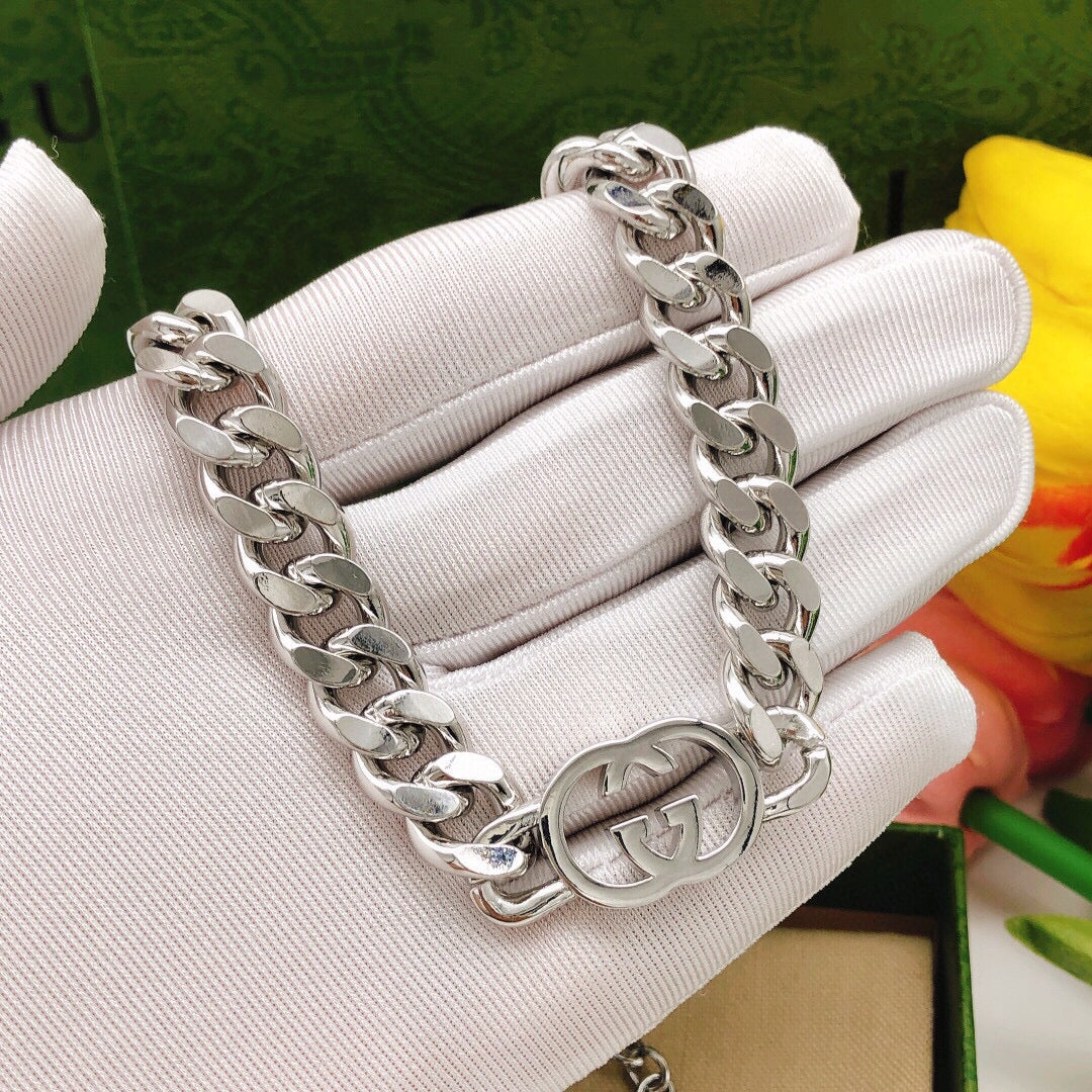 Double-G Emblem Pendant Necklace in Silver-Tone – Design 019 side detail