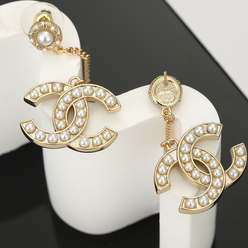 Double-C Emblem Pearl-Detail Stud Earrings – Pearl Detail – Design 023 side detail