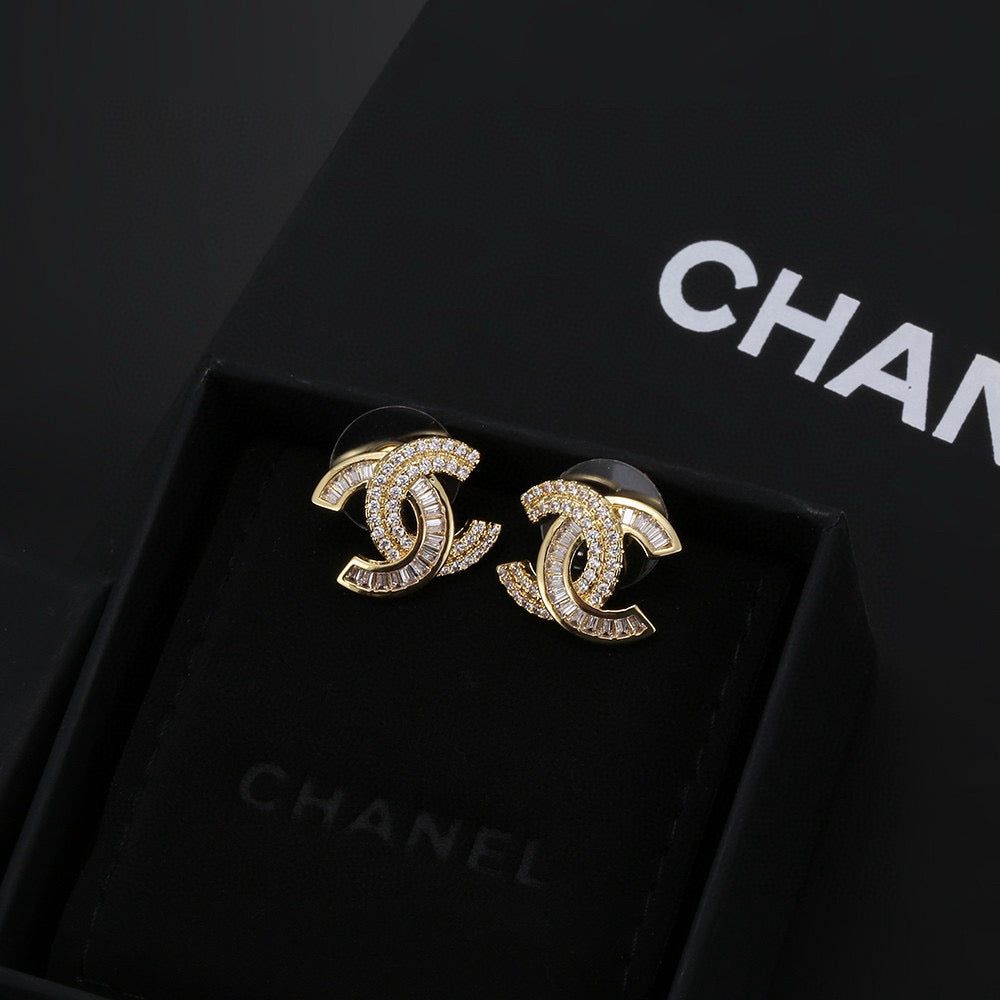 Letter Stud Earrings in Silver-Tone – Design 002 close-up detail