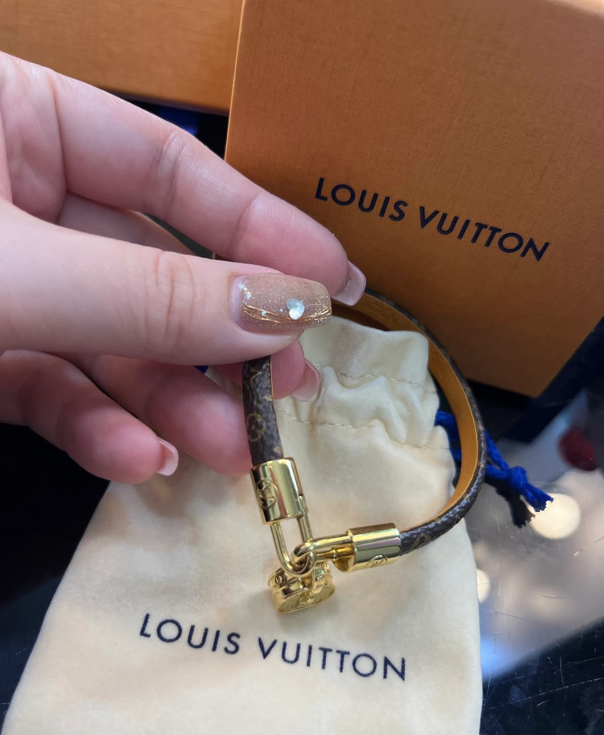 Bag Motif Bangle in Gold-Tone – Bag Detail – Design 002 styled product view