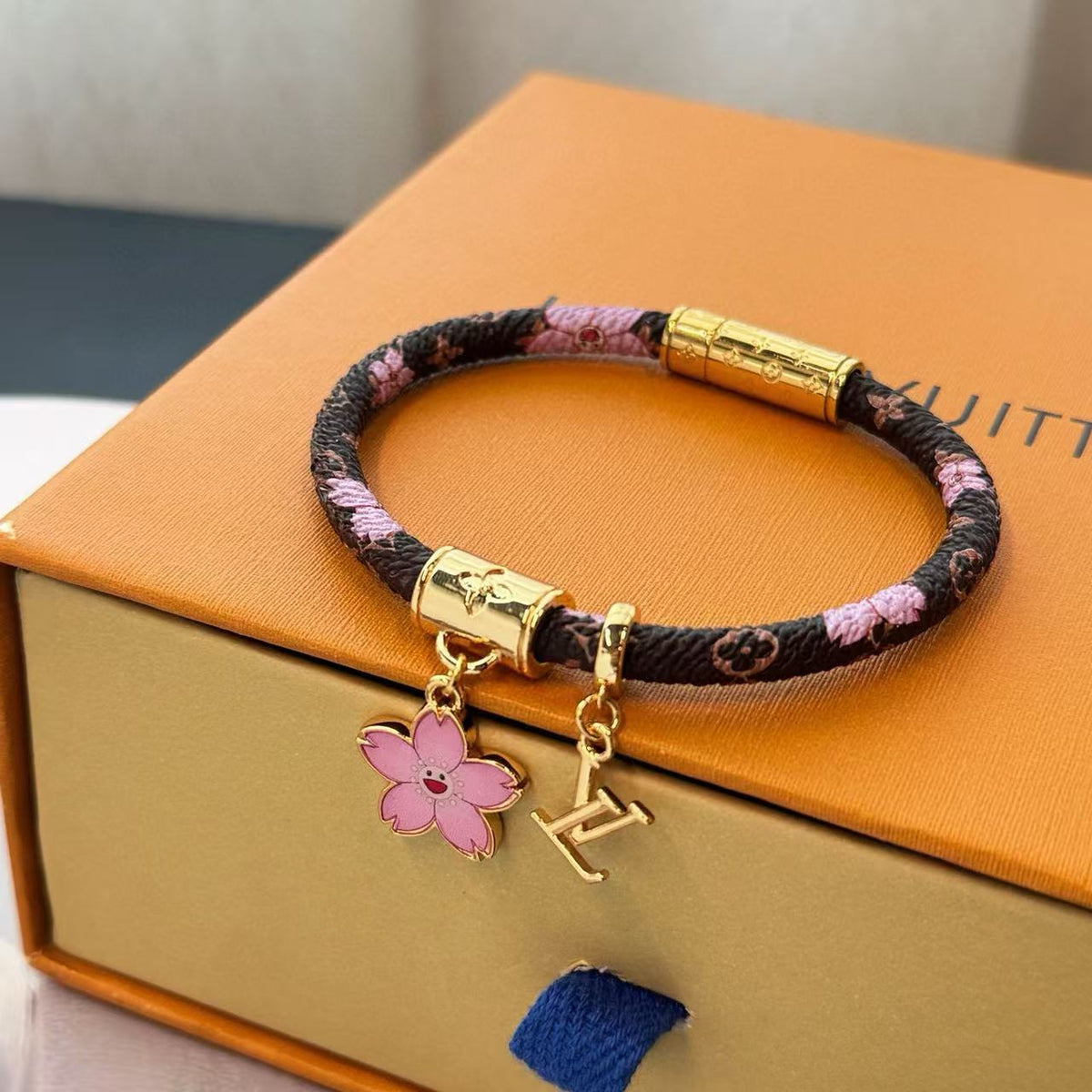 Geometric Emblem Bangle in Gold-Tone – Leather Detail – Design 003 detail view