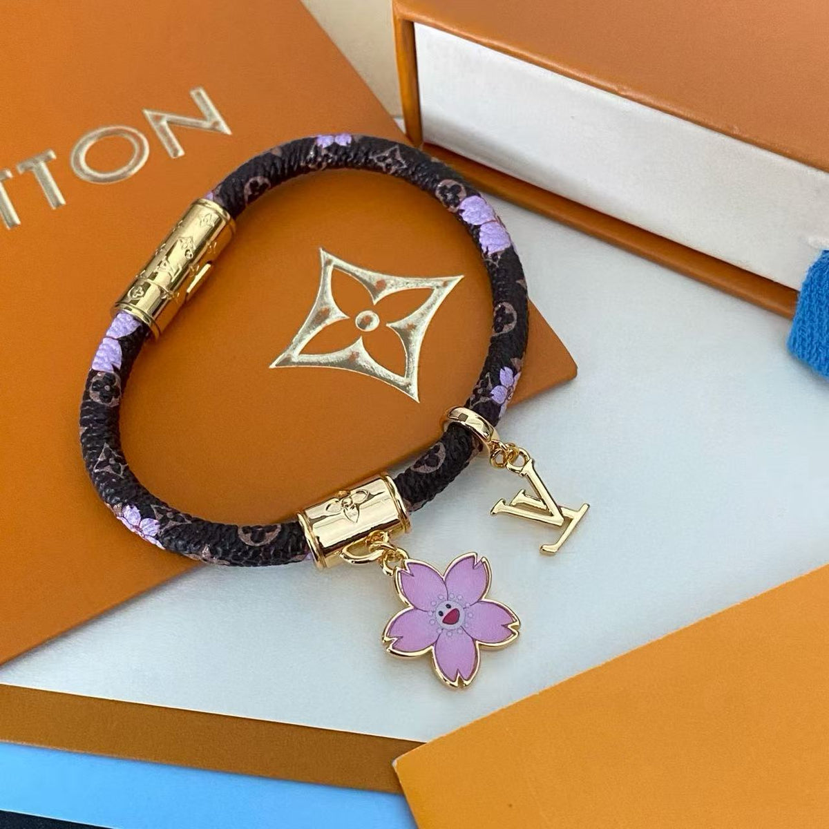 Geometric Emblem Bangle in Gold-Tone – Leather Detail – Design 003 side detail