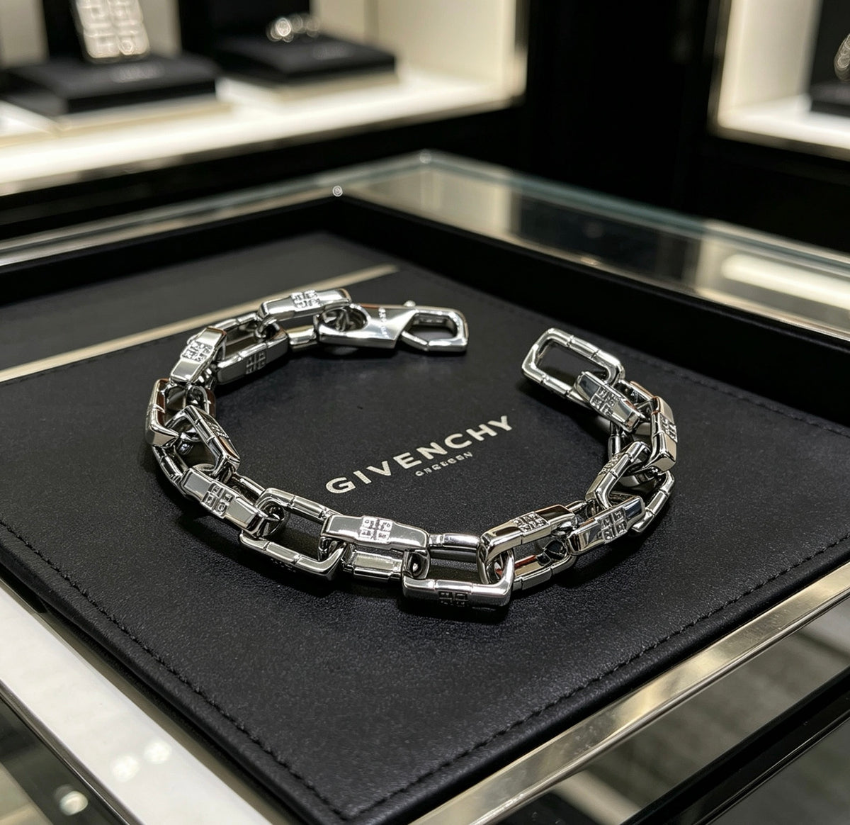 4G Emblem Emblem Bracelet – Design 11 main product view