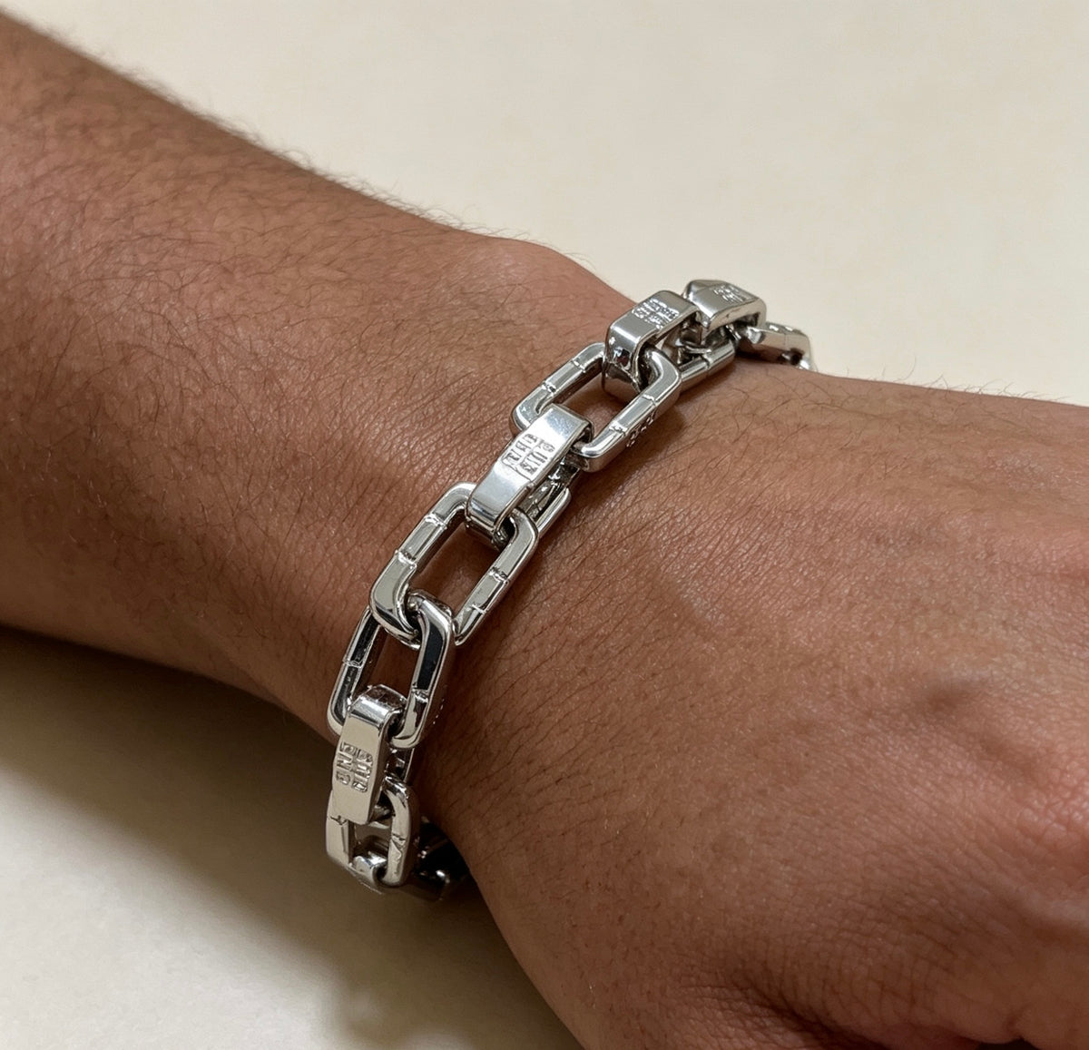 4G Emblem Emblem Bracelet – Design 05 detail view