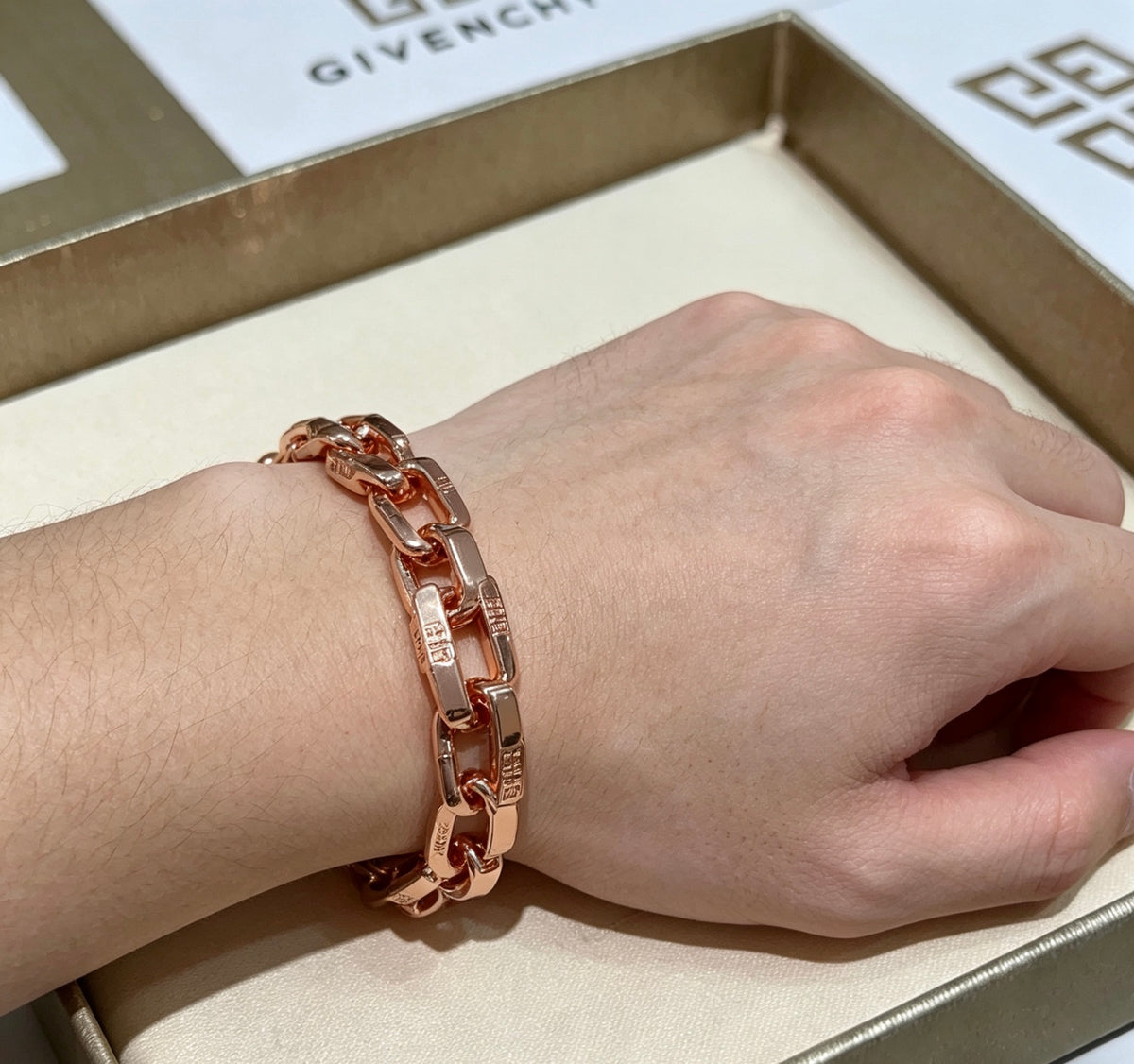 4G Emblem Emblem Bracelet – Design 10 front view
