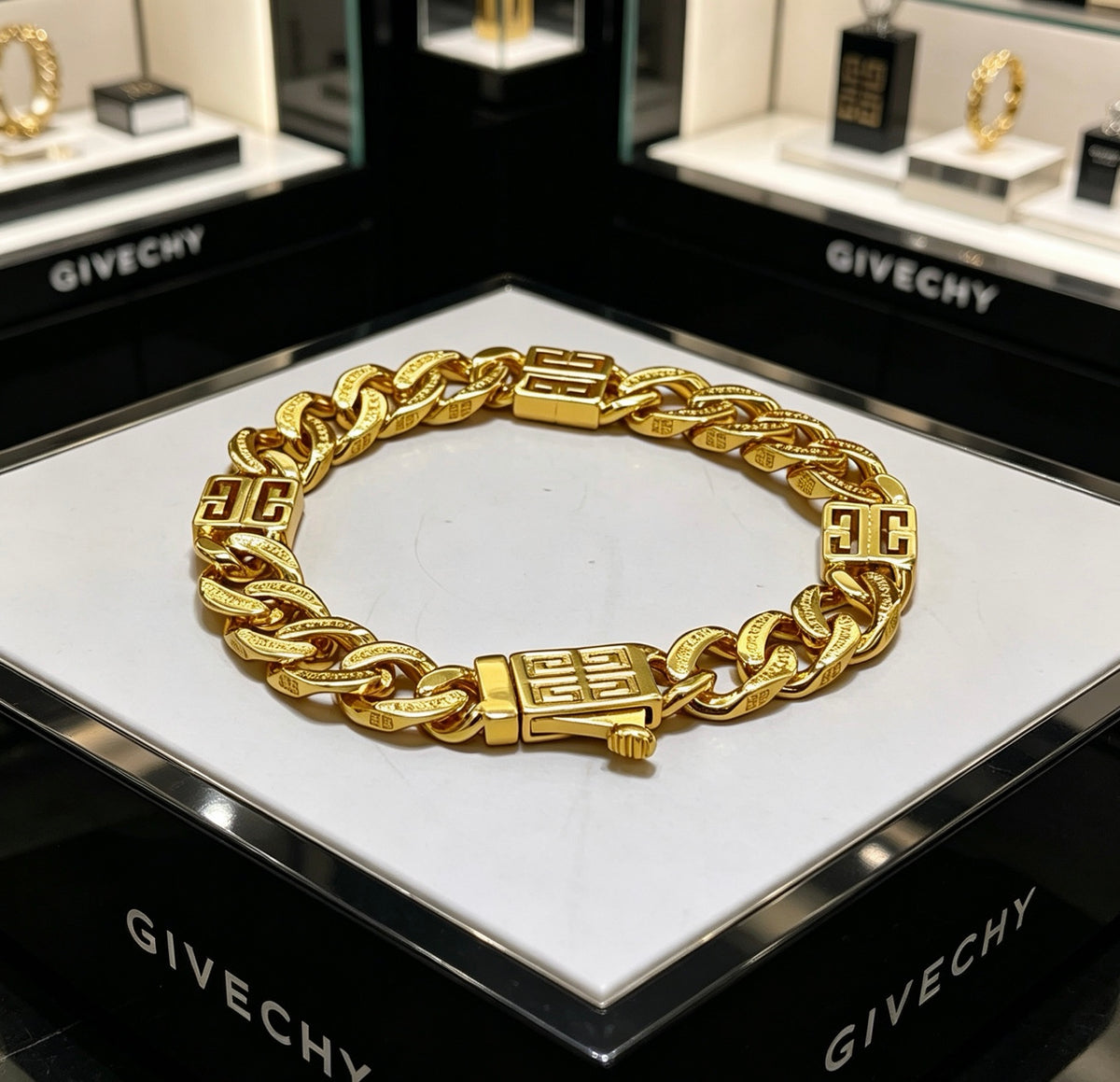 Floral Bracelet in Gold-Tone – Design 002 side detail