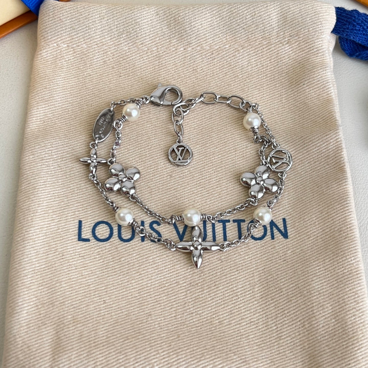 Geometric Emblem Bracelet in Polished Metal-Tone – Design 023 close-up detail