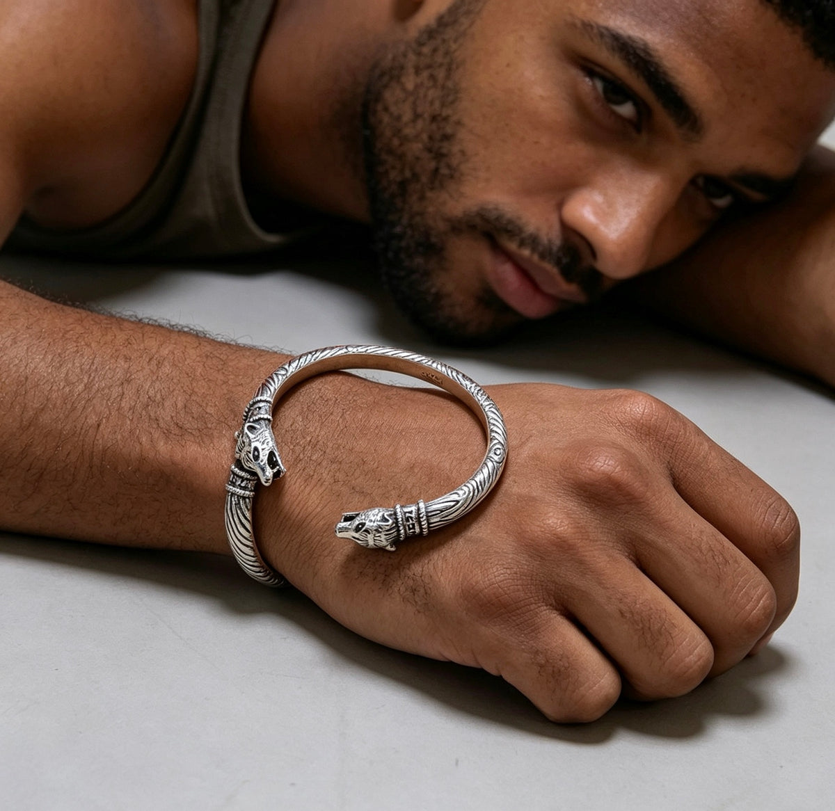 Double-G Emblem Bangle in Polished Metal-Tone – Design 030 detail view