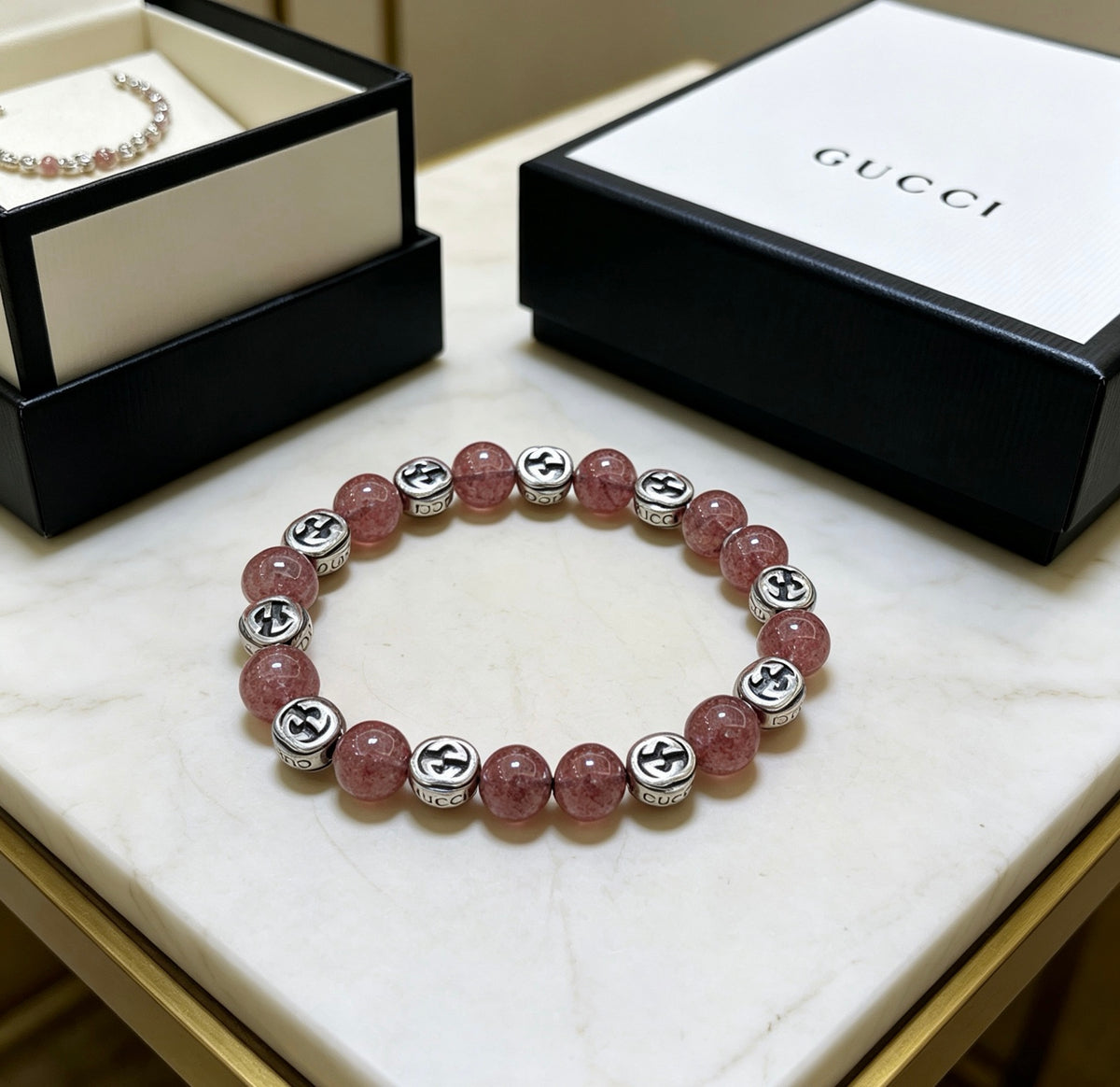 Double-G Emblem Beaded Bracelet in Polished Metal-Tone – Agate Detail – Design 013 close-up detail