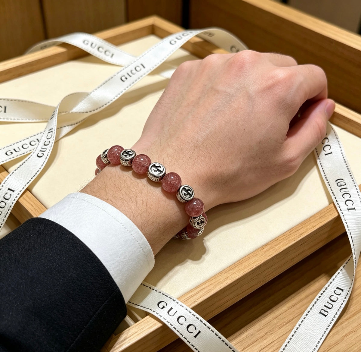Double-G Emblem Beaded Bracelet in Polished Metal-Tone – Agate Detail – Design 024 detail view