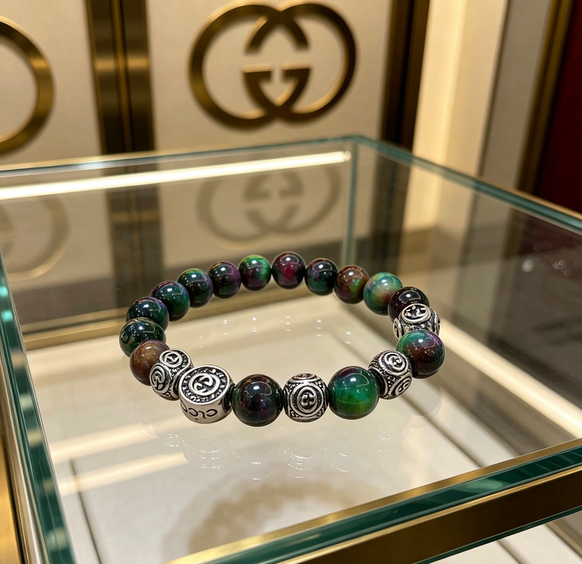 Double-G Emblem Beaded Bracelet in Polished Metal-Tone – Agate Detail – Design 011 close-up detail
