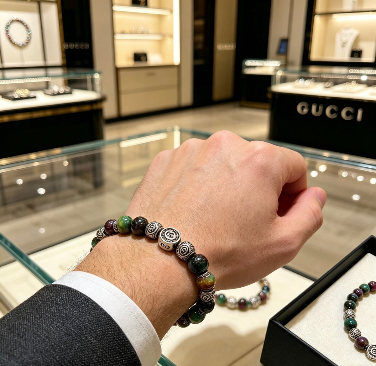 Double-G Emblem Beaded Bracelet in Polished Metal-Tone – Agate Detail – Design 011 detail view