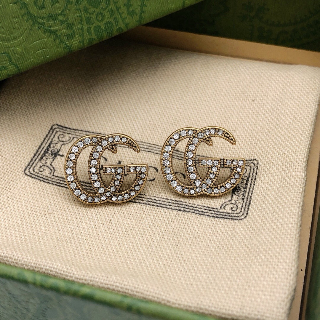 Double-G Emblem Stud Earrings in Polished Metal-Tone – Design 021 side detail