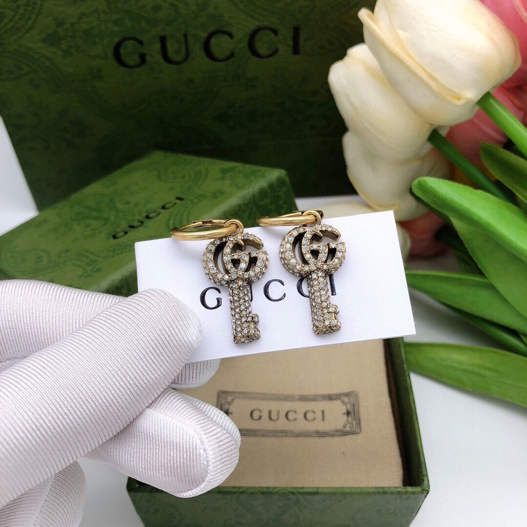 Double-G Emblem Stud Earrings in Silver-Tone – Vintage Detail front product view