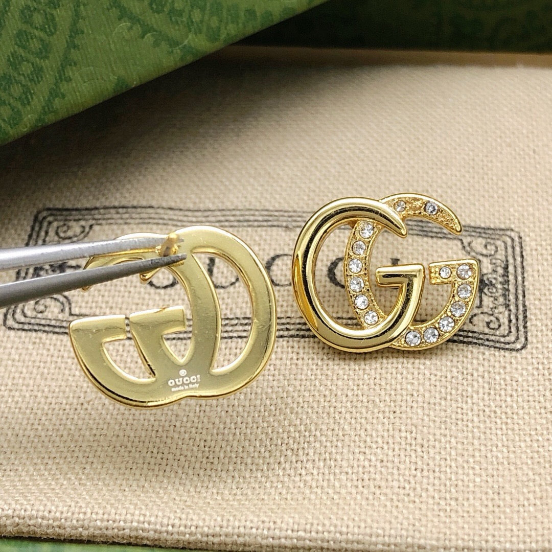 Double-G Emblem Stud Earrings in Polished Metal-Tone – Design 018 front product view
