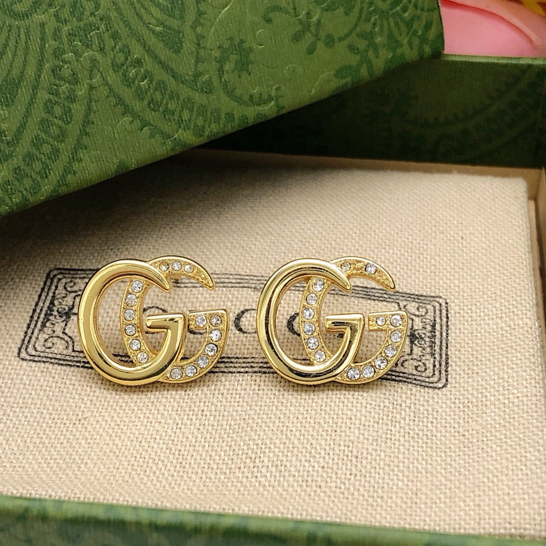 Double-G Emblem Stud Earrings in Polished Metal-Tone – Design 018 side detail