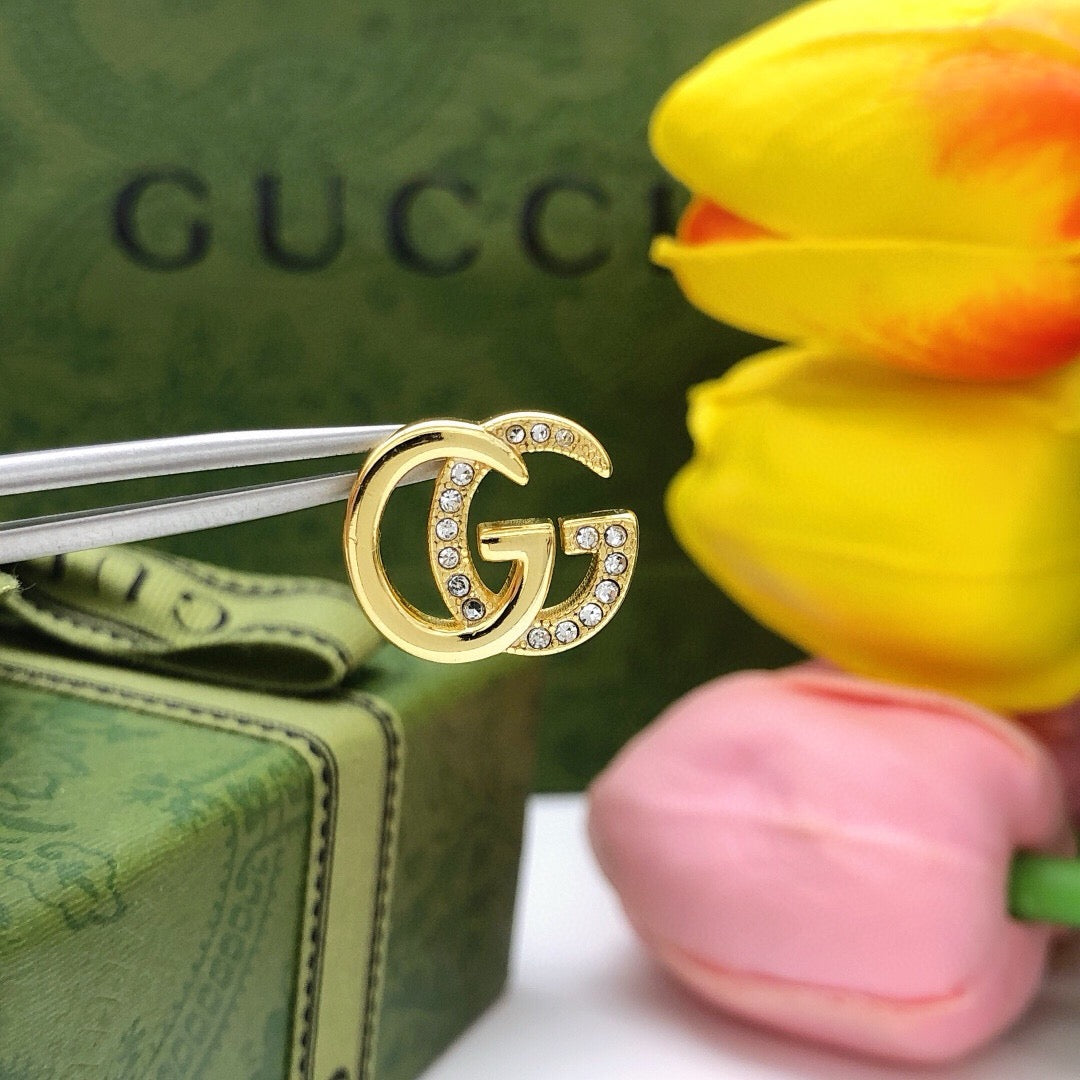 Double-G Emblem Stud Earrings in Polished Metal-Tone – Design 018 detail view
