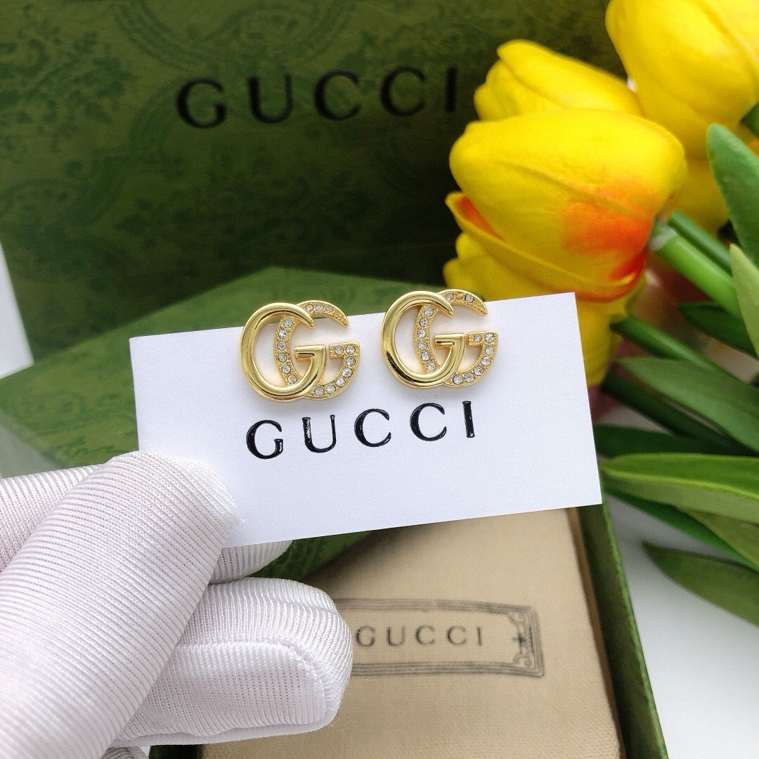 Double-G Emblem Stud Earrings in Polished Metal-Tone – Design 018 close-up detail