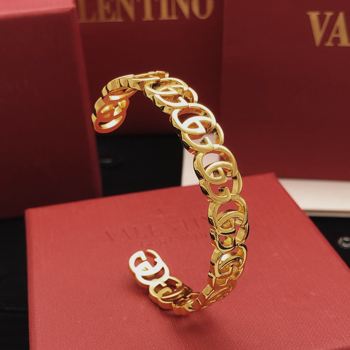 Geometric Emblem Bangle in Gold-Tone – Design 002 detail view