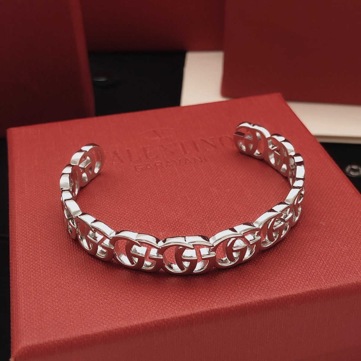Geometric Emblem Bangle in Gold-Tone – Design 001 detail view