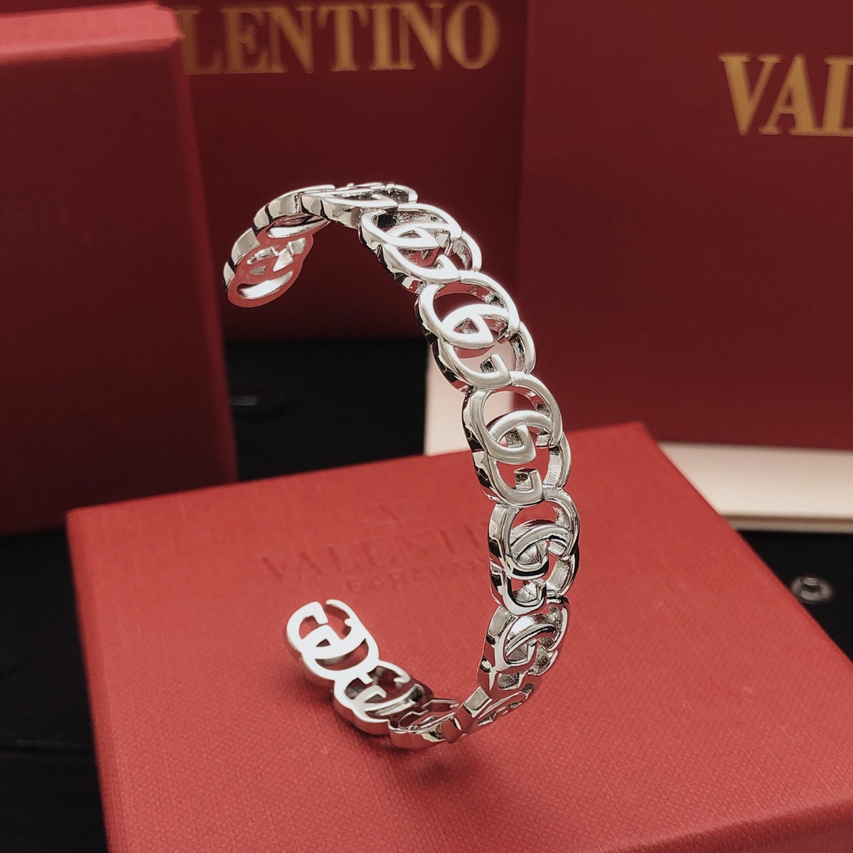 Geometric Emblem Bangle in Gold-Tone – Design 001 side detail