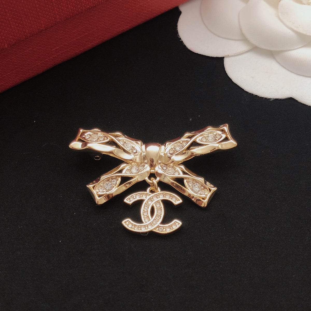 Bow Brooch in Gold-Tone – Design 005 front product view