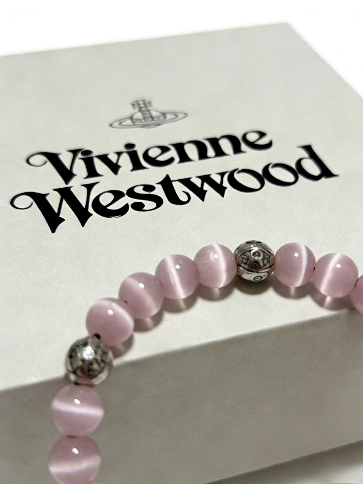 Orb-Inspired Emblem Bracelet in Silver-Tone – Vintage Detail – Design 012 close-up detail