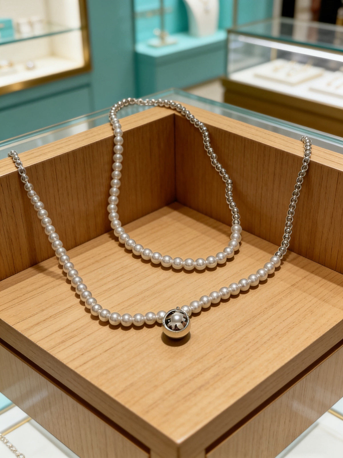 Signature Motif Bracelet in Silver-Tone – Vintage Detail – Design 81 main product view