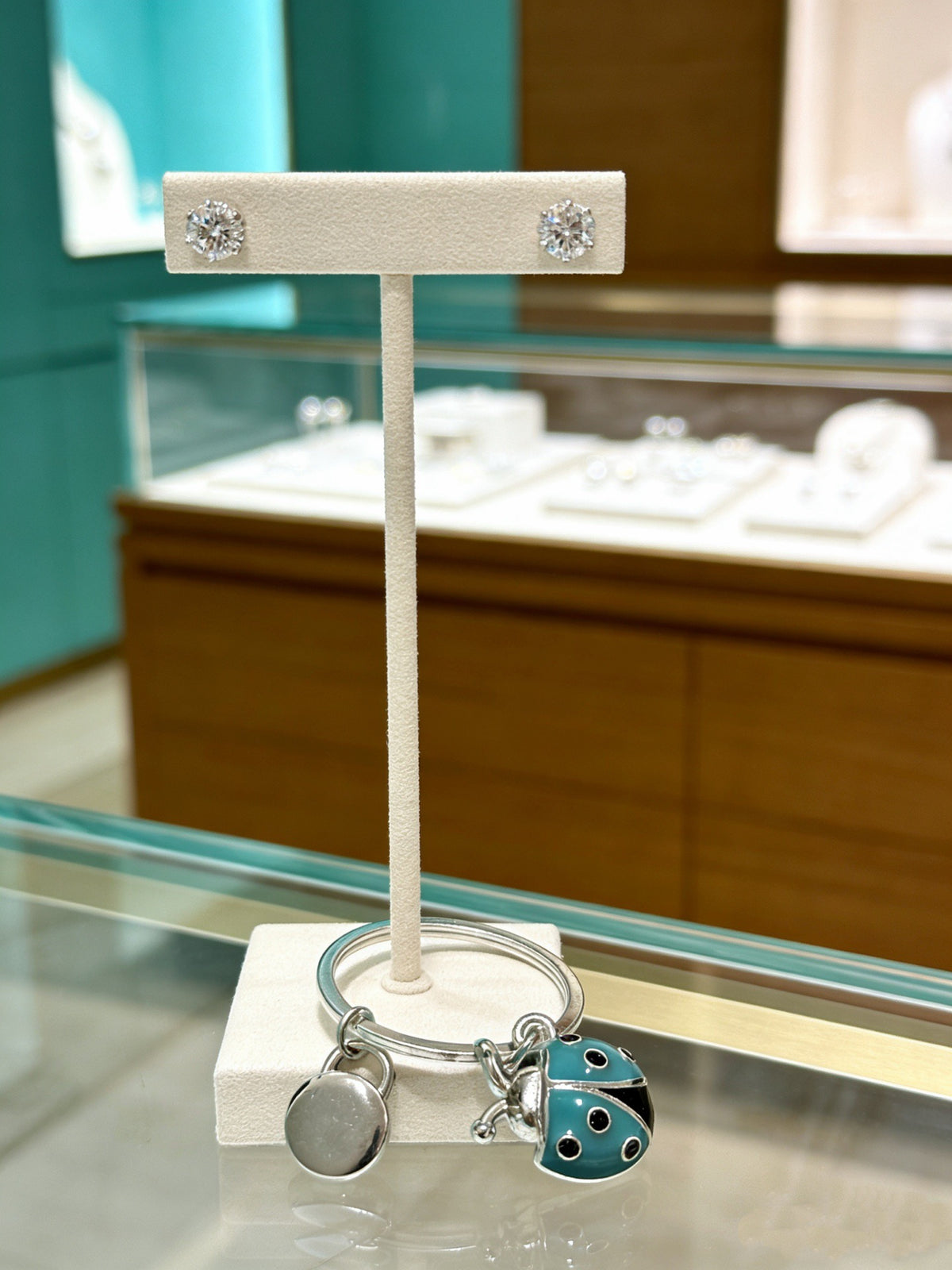 Key Jewelry Accessory in Polished Metal-Tone – Design 02 side detail