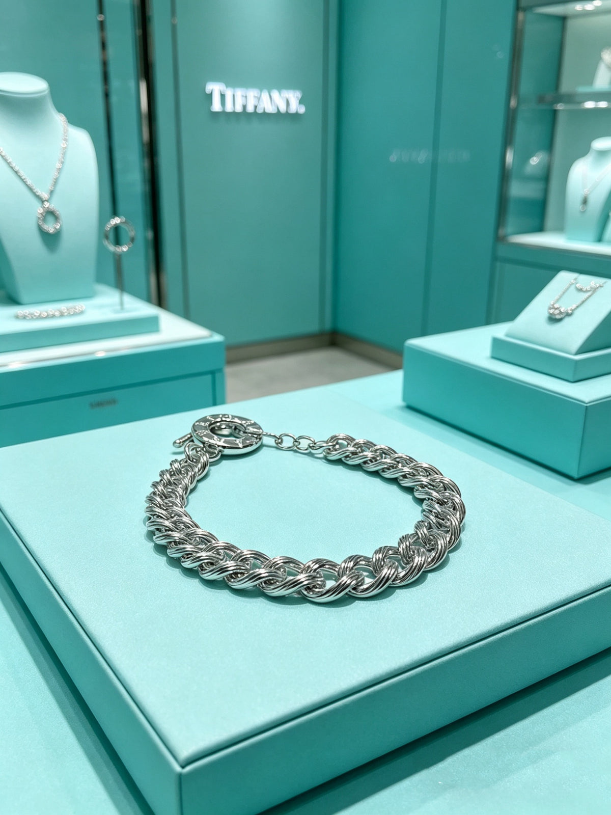 Signature Motif Bracelet in Silver-Tone – Vintage Detail – Design 80 side detail